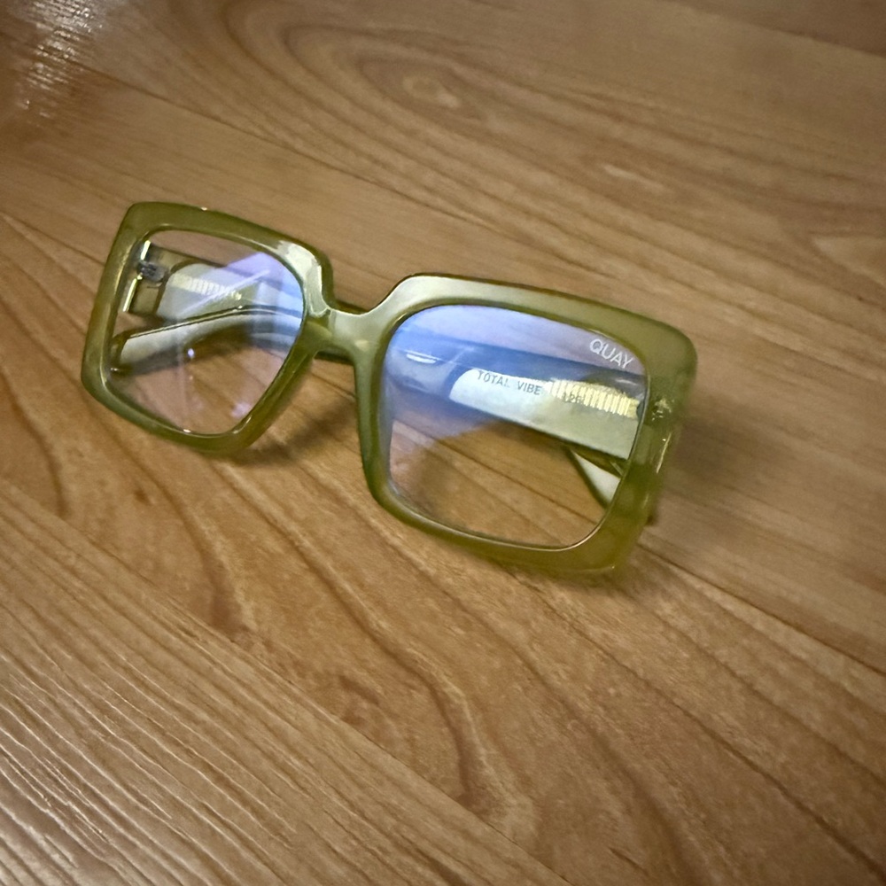 Quay Australia Total Vibe Green Square Blue Light Glasses